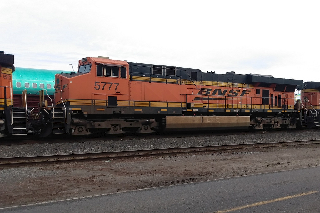 BNSF 5777